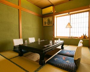 個室も色々ございます。用途に合わせてお使いください。